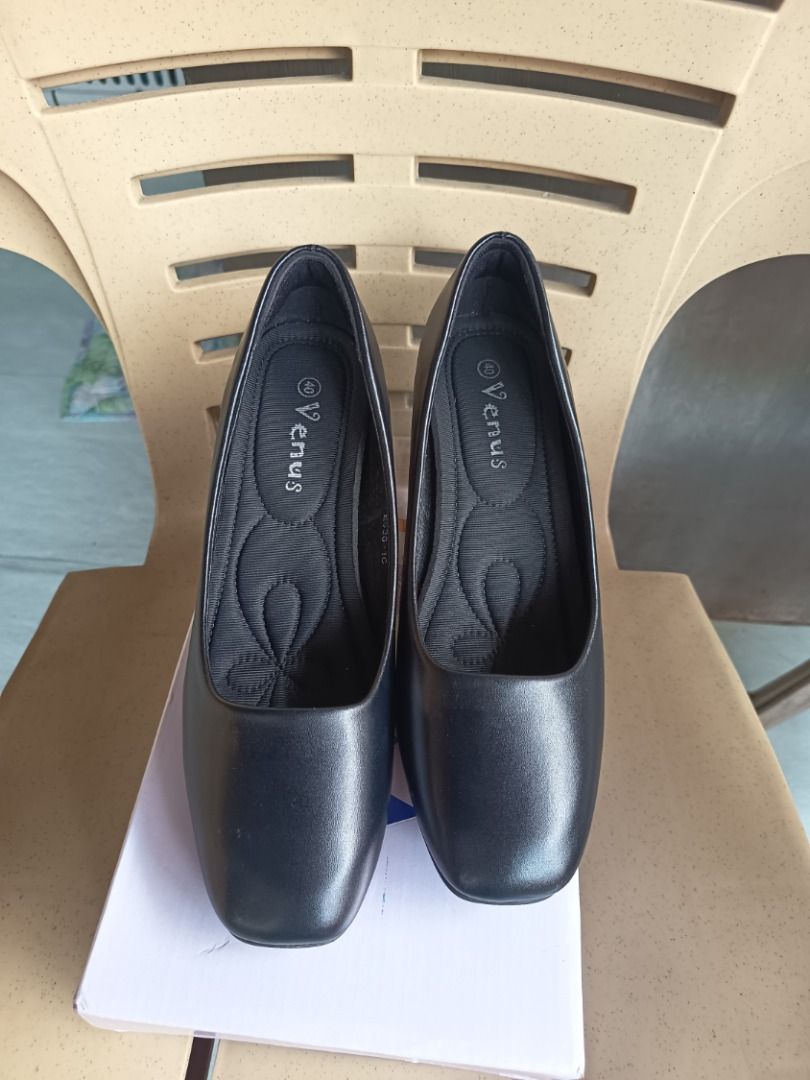 Venus Black Shoes (Category: Heels) located in Muntinlupa City. Submitted by pullbearyyy (Listing ID 1466136661, Image 1). Description: FOR SALE: Venus Black Heels! Size 40 Like new, no issue, with box Orig price: 750 Selling for 500 negotiable Location: Muntinlupa Meetup: Can do meet up nearby areas RFS: Decluttering PM if interested 🎀.