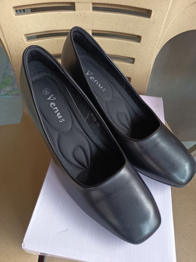 Venus Black Shoes (Category: Heels) located in Muntinlupa City. Submitted by pullbearyyy (Listing ID 1466136661, Image 3). Description: FOR SALE: Venus Black Heels! Size 40 Like new, no issue, with box Orig price: 750 Selling for 500 negotiable Location: Muntinlupa Meetup: Can do meet up nearby areas RFS: Decluttering PM if interested 🎀.