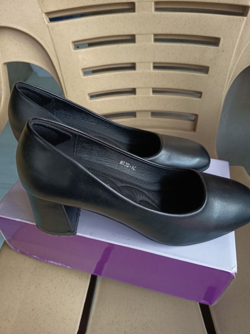 Venus Black Shoes (Category: Heels) located in Muntinlupa City. Submitted by pullbearyyy (Listing ID 1466136661, Image 2). Description: FOR SALE: Venus Black Heels! Size 40 Like new, no issue, with box Orig price: 750 Selling for 500 negotiable Location: Muntinlupa Meetup: Can do meet up nearby areas RFS: Decluttering PM if interested 🎀.