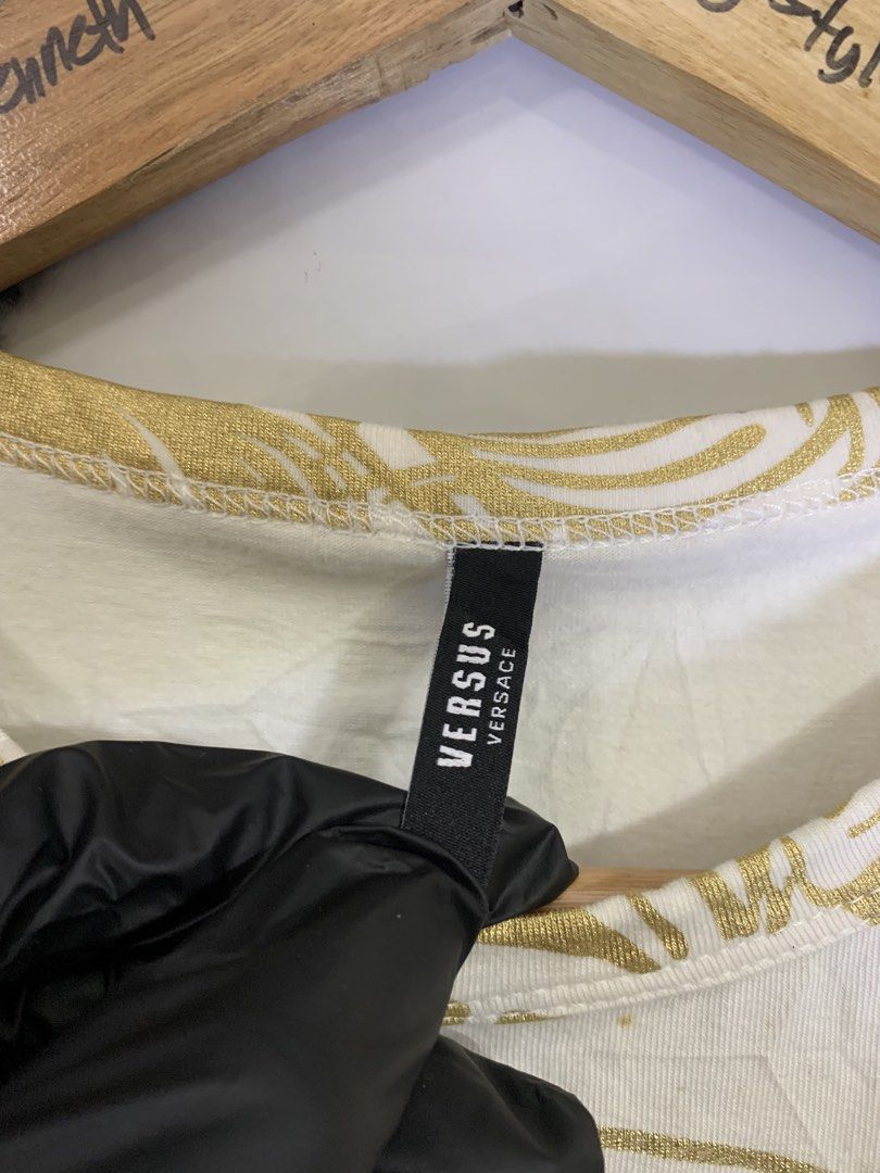 Versace (Category: Activewear) located in Manila. Submitted by kenetoy (Listing ID 1466101630, Image 3). Description: Versace - Excellent condition - Width: 17 - Length: 24 - Color rate: 10/10 - Color may vary due to lighting - No issue 🏷️ 1500 .