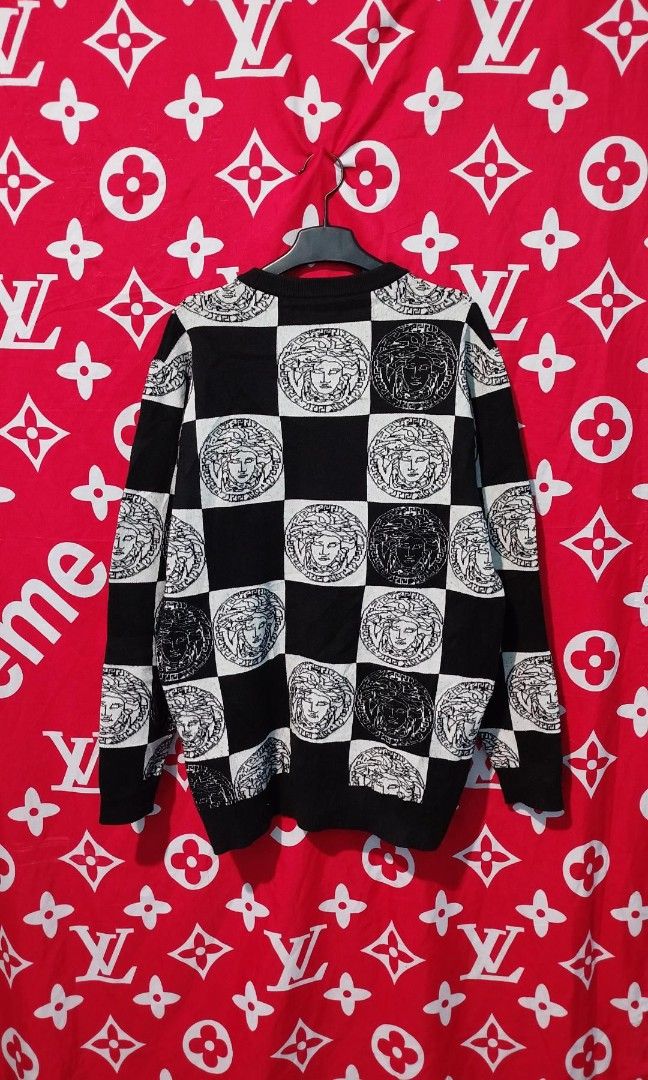 VERSACE KNITTED LONG SLEEVE (Category: Longsleeves) located in Manila. Submitted by real_rnt01 (Listing ID 1466122420, Image 2). Description: VERSACE KNITTED EXCELLENT CONDITION SIZE L DIMES 29/22 COLOR RATE 10/10 NO ISSUE ❌ LOC NOVALICHES QC AREA 📥📩📥.