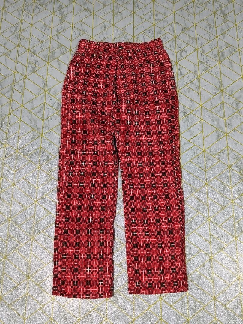 VERSACE PLAID CURDOROY (Category: Other Bottoms) located in Pandi. Submitted by rhaine.2zz (Listing ID 1466117781, Image 1). Description: VERSACE TARTAN CURDOROY EXCELLENT CONDITION NO ISSUE 26-28 WAIST 37 LENGTH 7.5 HEM 10/10 COLOR RATE 📩📩📩.