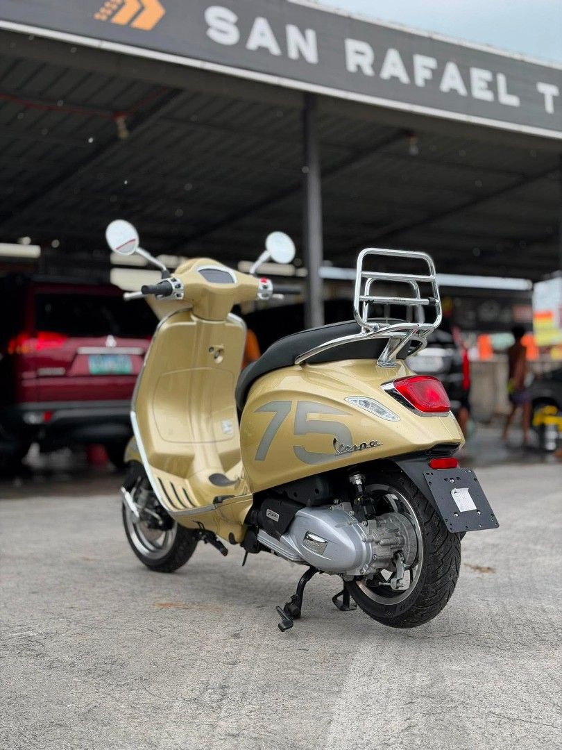 VESPA 75th Limited Edition (Category: Motorbikes for Sale) located in Manila. Submitted by pct.selling (Listing ID 1466135795, Image 2). Description: VESPA 75TH ANNIVERSARY EDITION A true collector’s piece — rare, well-preserved, and in brand-new condition. • Only 200 KM on the odometer • Brand-new condition • Limited Edition Vespa Bag included • Complete papers & documents • 2 original keys • Fully cash paid with receipt • Newly PMS’d • All-stoc