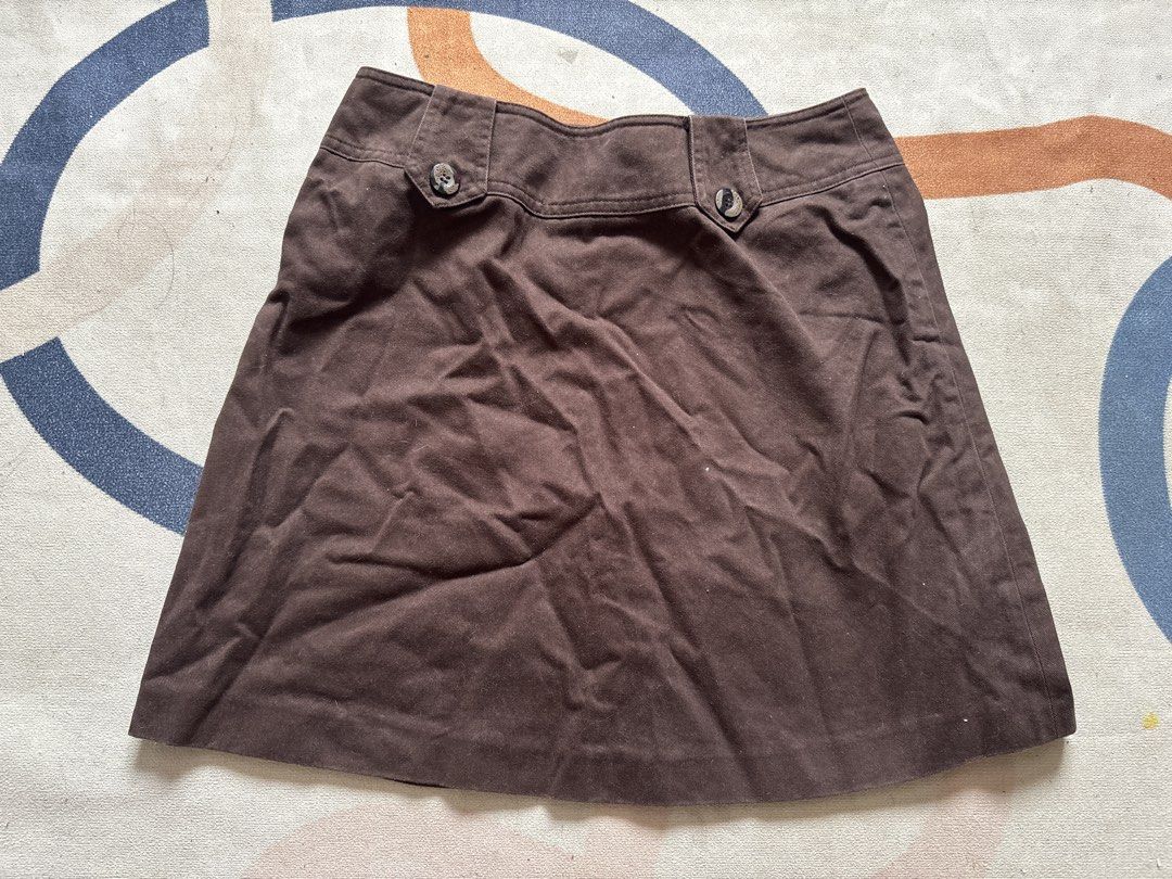 Vice Versa Brown Skirt Size M (Category: Skirts) located in Taguig. Submitted by narulover (Listing ID 1465980992, Image 1). Description: - Brand: Vice Versa - Size: Medium - Color: Brown - Material: Cotton, made in the Philippines - Style: Simple A-line cut with button tabs on the waistband - Condition: No major flaws noticed, perfect for casual everyday wear.