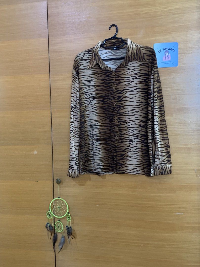 Vintage animal print top (Category: Longsleeves) located in Malabon City. Submitted by Cn_apparel (Listing ID 1465961122, Image 1). Description: .