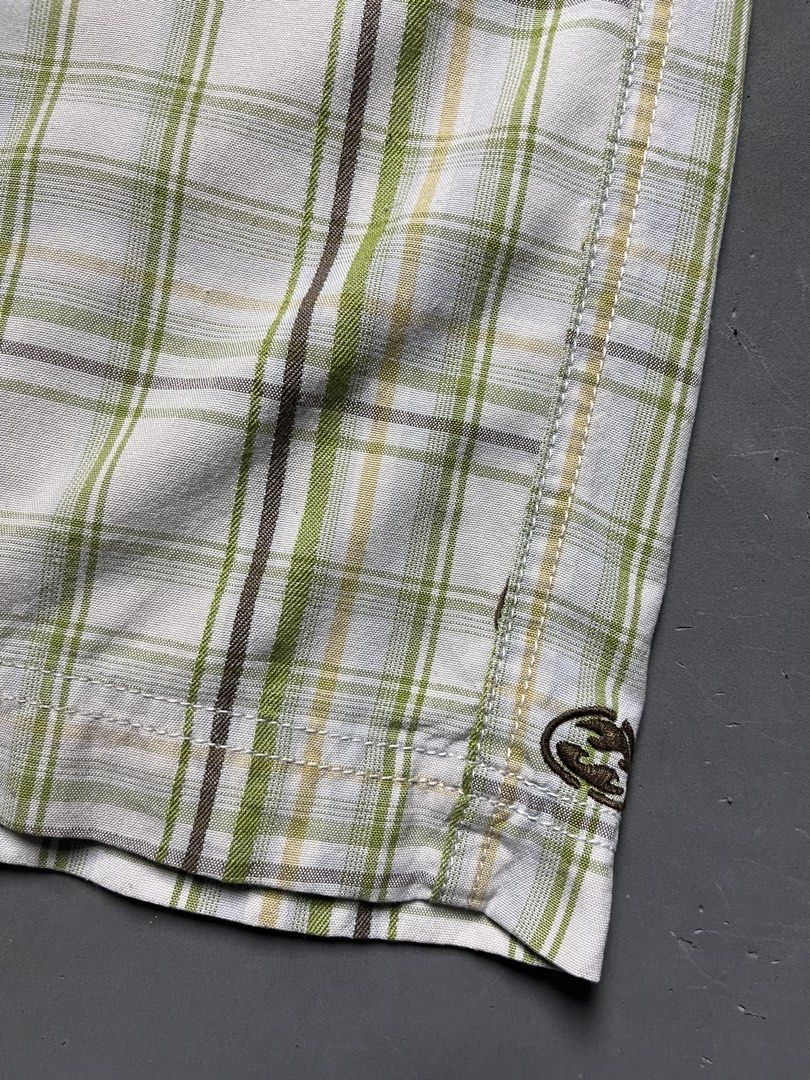 VINTAGE BILLABONG PLAID SHORT (Category: Shorts) located in Quezon City. Submitted by kentstuff (Listing ID 1466078195, Image 2). Description: VINTAGE BILLABONG PLAID SHORT Waist: 36-38 Length: 24 Leg opening: 12.5 Condition: Excellent CR: 9/10 Issue: nasa pic DISCLAIMER: This is a thrifted item. All brands, logos, and trademarks belong to their rightful owners. We’re here to rehome great pieces — no brand affiliation intended.