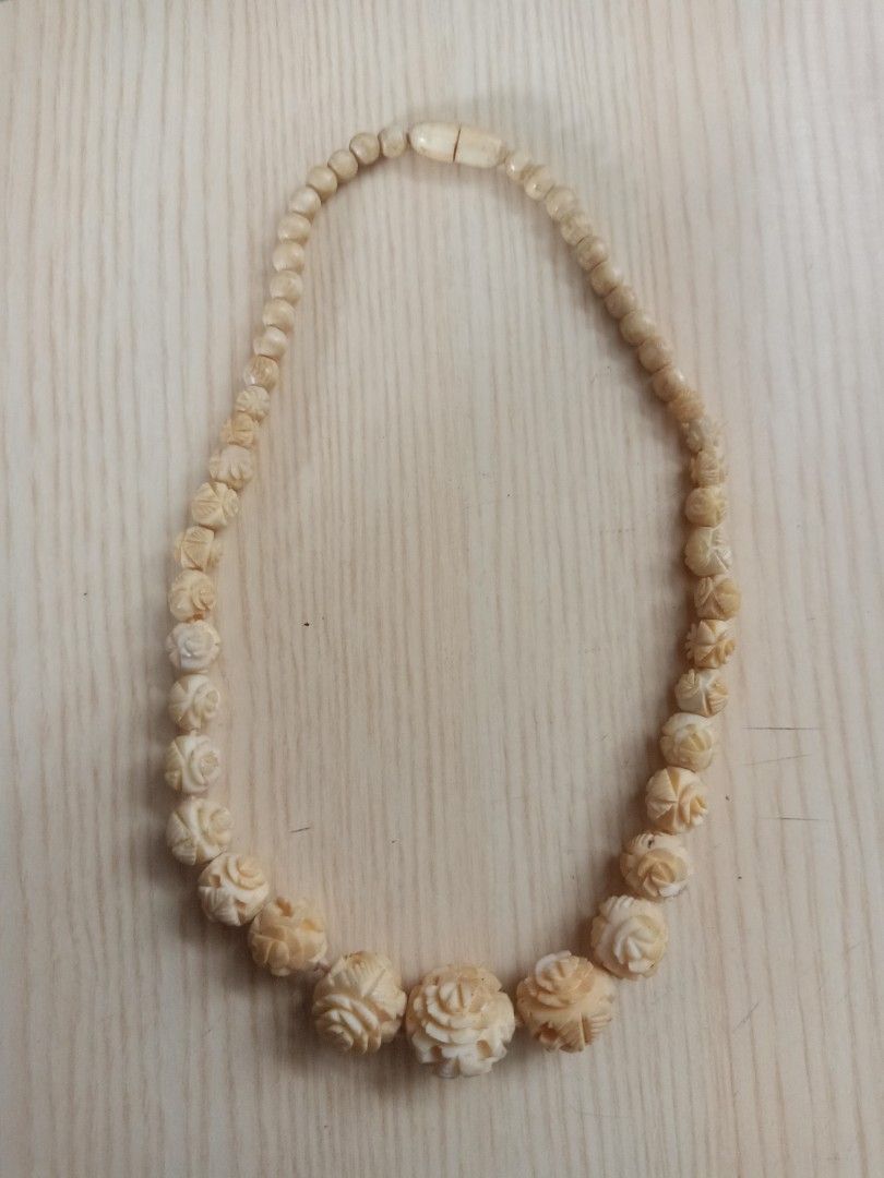 Vintage bone carved necklace (Category: Necklaces) located in Las Pinas. Submitted by the_recycle_shop (Listing ID 1465974831, Image 1). Description: Chocker necklace.