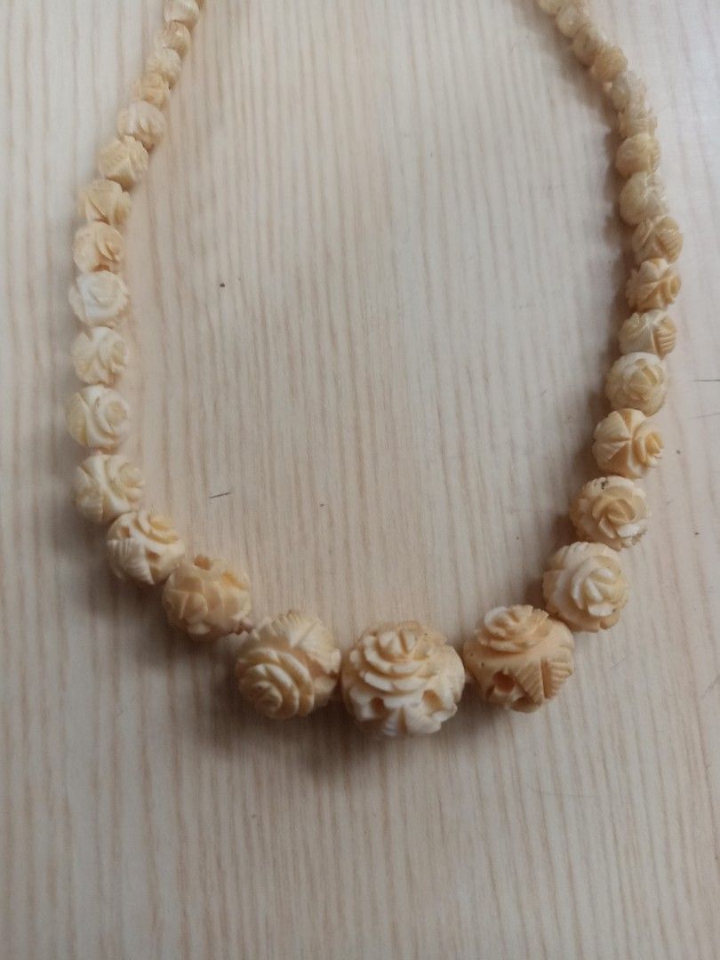 Vintage bone carved necklace (Category: Necklaces) located in Las Pinas. Submitted by the_recycle_shop (Listing ID 1465974831, Image 3). Description: Chocker necklace.