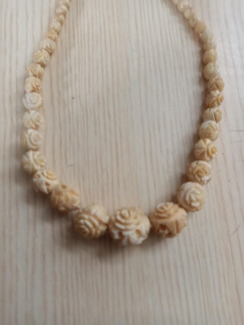Vintage bone carved necklace (Category: Necklaces) located in Las Pinas. Submitted by the_recycle_shop (Listing ID 1465974831, Image 2). Description: Chocker necklace.