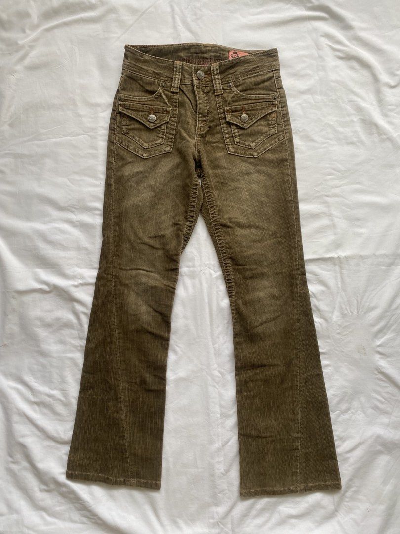 Vintage Brown Corduroy Cargo Flared Pants (Category: Jeans) located in Manila. Submitted by vestige_collection (Listing ID 1466088061, Image 1). Description: Brown corduroy pants, flared cut at the bottom. Front flap pockets with metal button details. Mid-rise waist fit with belt loops. Fine wale texture throughout the fabric. Earthy tone, easy to match with tees or sweaters. Great vintage aesthetic..