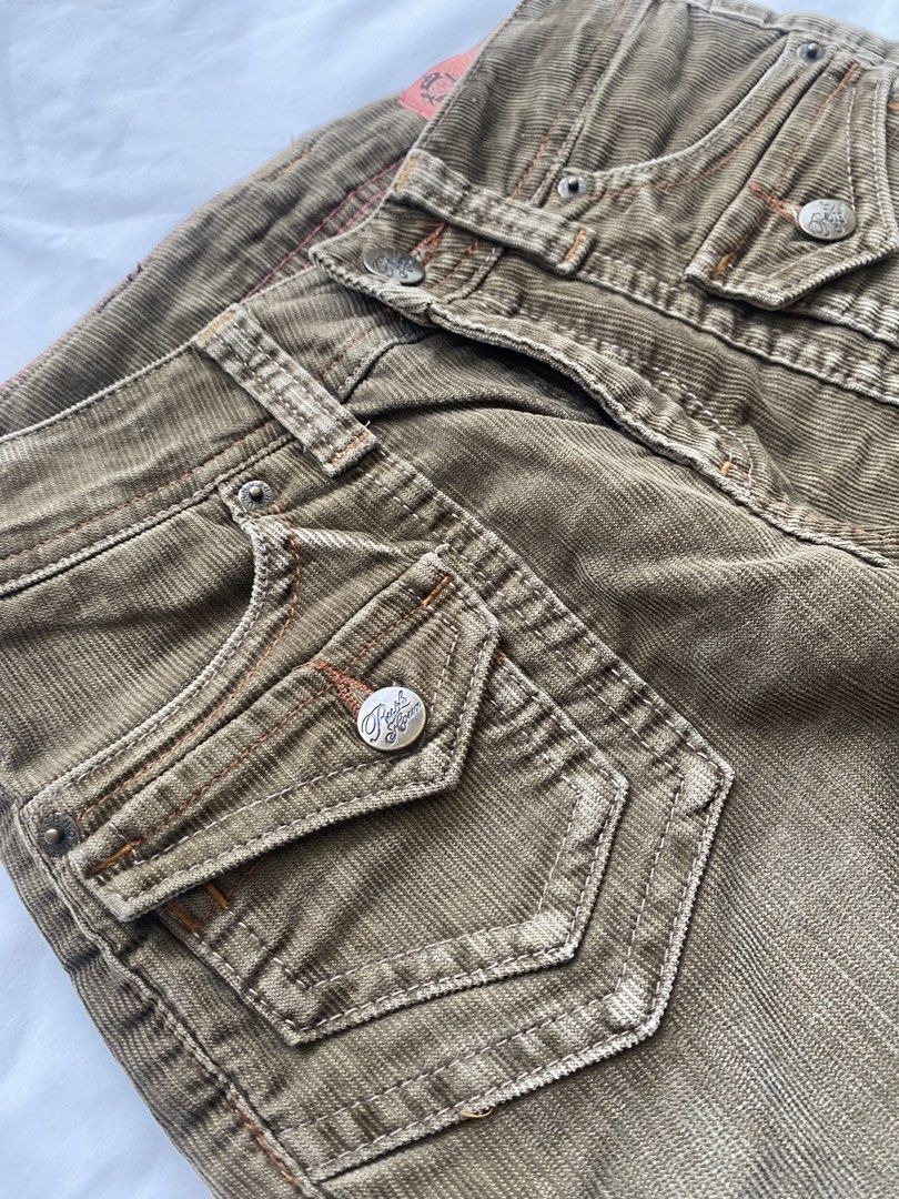 Vintage Brown Corduroy Cargo Flared Pants (Category: Jeans) located in Manila. Submitted by vestige_collection (Listing ID 1466088061, Image 2). Description: Brown corduroy pants, flared cut at the bottom. Front flap pockets with metal button details. Mid-rise waist fit with belt loops. Fine wale texture throughout the fabric. Earthy tone, easy to match with tees or sweaters. Great vintage aesthetic..