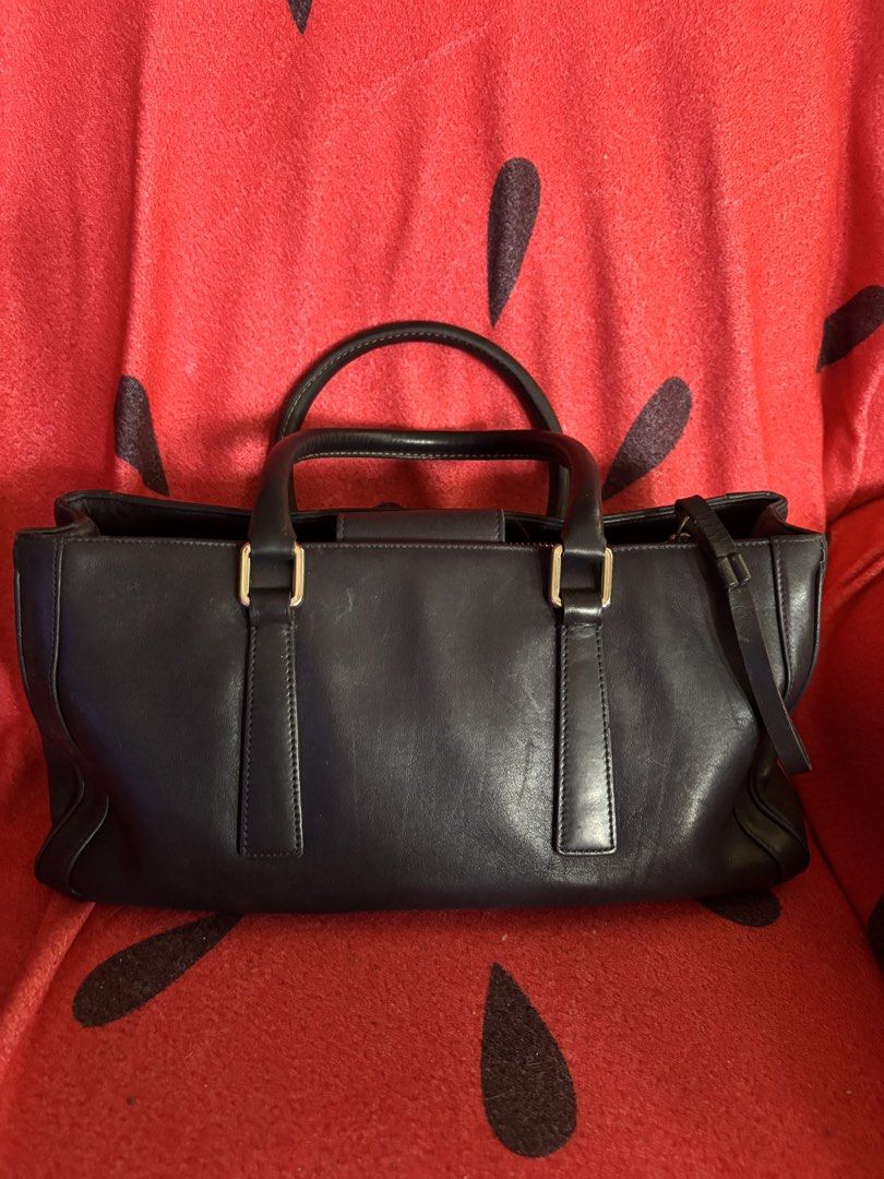 Vintage Coach Leather Handbag (Category: Luxury Bags & Wallets) located in Bacoor. Submitted by yehyeh01 (Listing ID 1465977129, Image 2). Description: - Material: Genuine black leather, crafted in Costa Rica - Design: Structured silhouette with dual top handles and gold-tone hardware - Interior: Fabric-lined with zippered main compartment and authentic creed patch (B1P-9419) - Inclusion: Original hangtag attached to the front strap - Condition: 