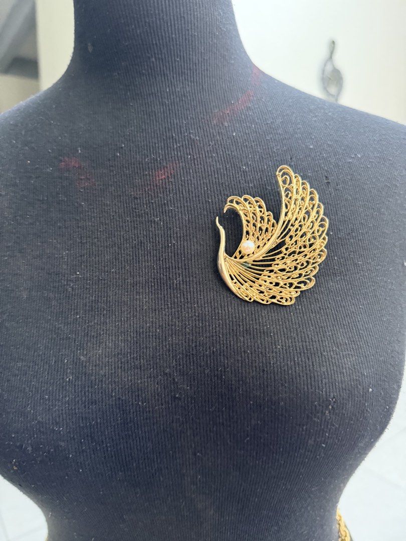 Vintage Filigree brooches (Category: Brooches) located in Pasig City. Submitted by smartshopping.ph (Listing ID 1466076758, Image 3). Description: Swan with real pearl and flower filigree brooch. Sooo nice! 800 each.