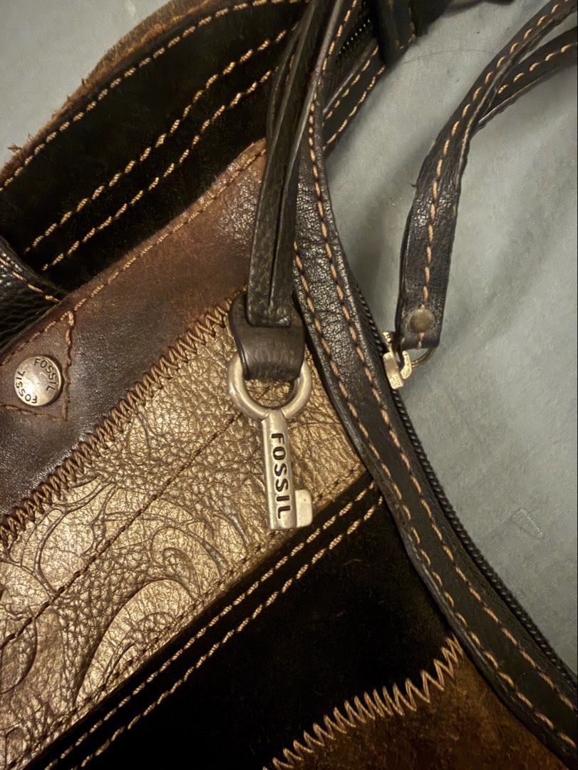 Vintage Fossil Patchwork Bag (Category: Luxury Bags & Wallets) located in Makati City. Submitted by 27snoopycart (Listing ID 1466079028, Image 3). Description: - Brand: Fossil - Style: Vintage Patchwork shoulder bag - Condition: 8/10, overall great condition except the small part in the handle - For negotiation! .