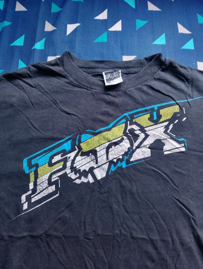 Vintage Fox Shirt (Category: Tshirts & Polo Shirts ) located in Iloilo. Submitted by silverowl.f96a66 (Listing ID 1466098874, Image 3). Description: size XL 29x23 crack prints.