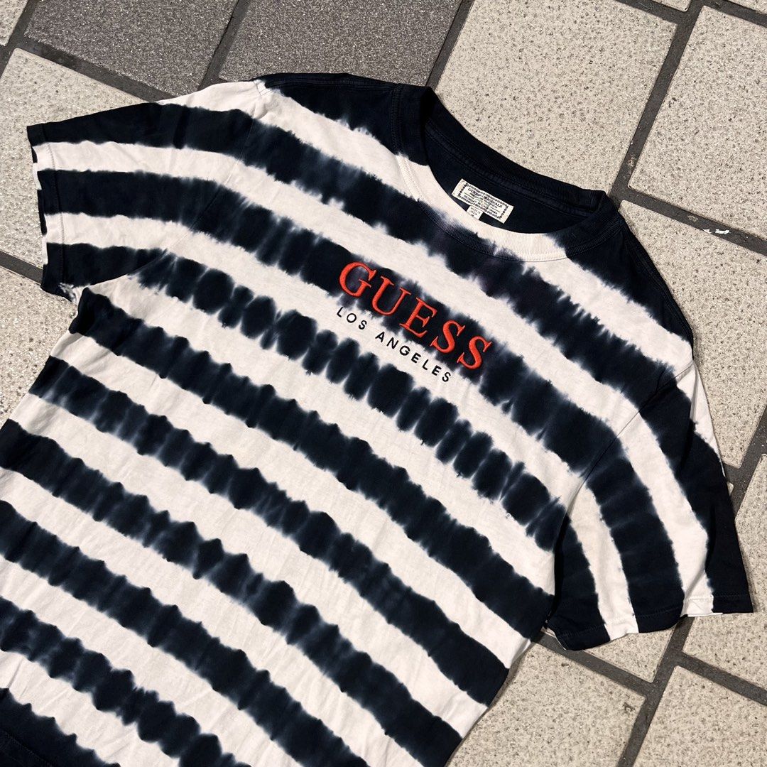 Vintage guess (Category: Tshirts & Polo Shirts ) located in Bacolod City. Submitted by hanap_ukay_540 (Listing ID 1466109475, Image 2). Description: Guess Size m Dimensions: 22width | 28Length Excellent condition Dm me if interested 📥.
