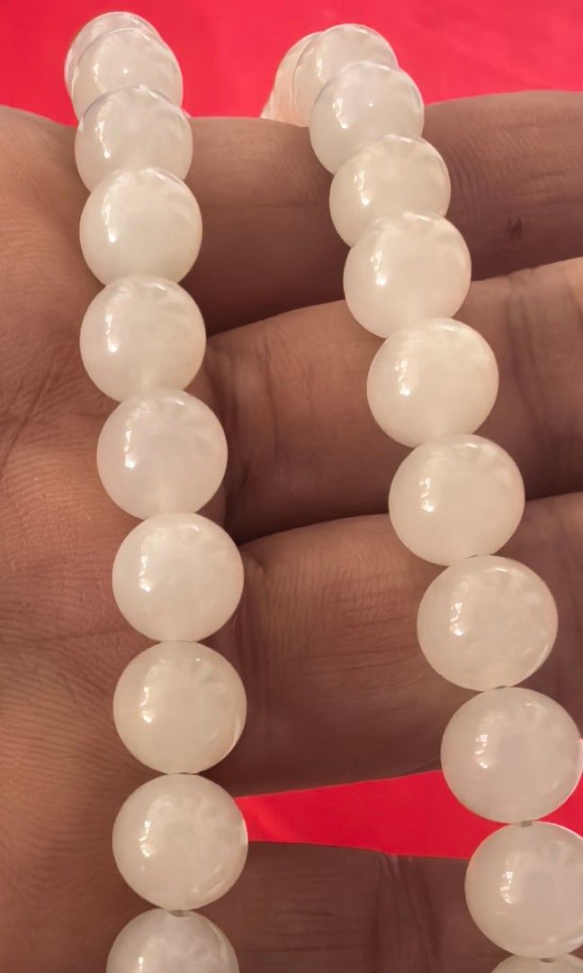 Vintage Japan stone necklace (Category: Necklaces) located in Tuguegarao City. Submitted by zenphoenix-7ad615 (Listing ID 1466016451, Image 1). Description: Not sure sa stone Parang white Jade.