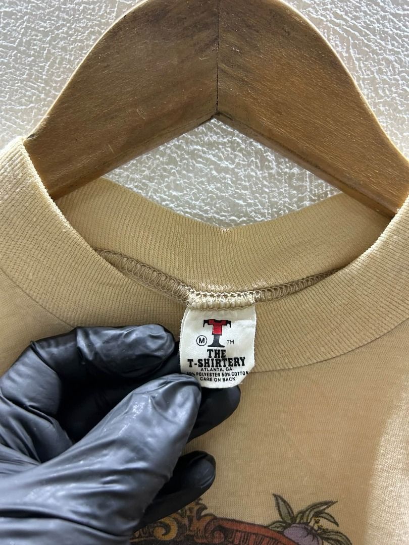 VINTAGE JESSI COLTER (Category: Tshirts & Polo Shirts ) located in Caloocan City. Submitted by j3ngsanity (Listing ID 1466074167, Image 3). Description: TAG : THE T-SHIRTERY DIMES : 17x25.5 ISSUE : MIN STAIN / MIN LINTS.