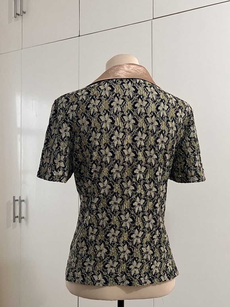 Vintage Metallic Pattern Polo Blouse with Satin Collar (Category: Blouses) located in Cabanatuan. Submitted by chinmndz (Listing ID 1465976801, Image 3). Description: Prices are negotiable !! ദ്ദി(˵ •̀ ᴗ - ˵ ) ✧ Feel free to ask for more details. - Striking black, gold, and cream patterned fabric - Contrasting rose gold satin collar and button placket - Button-up front with matching round buttons - Flattering slim fit cut through the body - Uniqu