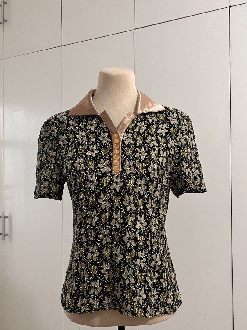 Vintage Metallic Pattern Polo Blouse with Satin Collar (Category: Blouses) located in Cabanatuan. Submitted by chinmndz (Listing ID 1465976801, Image 1). Description: Prices are negotiable !! ദ്ദി(˵ •̀ ᴗ - ˵ ) ✧ Feel free to ask for more details. - Striking black, gold, and cream patterned fabric - Contrasting rose gold satin collar and button placket - Button-up front with matching round buttons - Flattering slim fit cut through the body - Uniqu