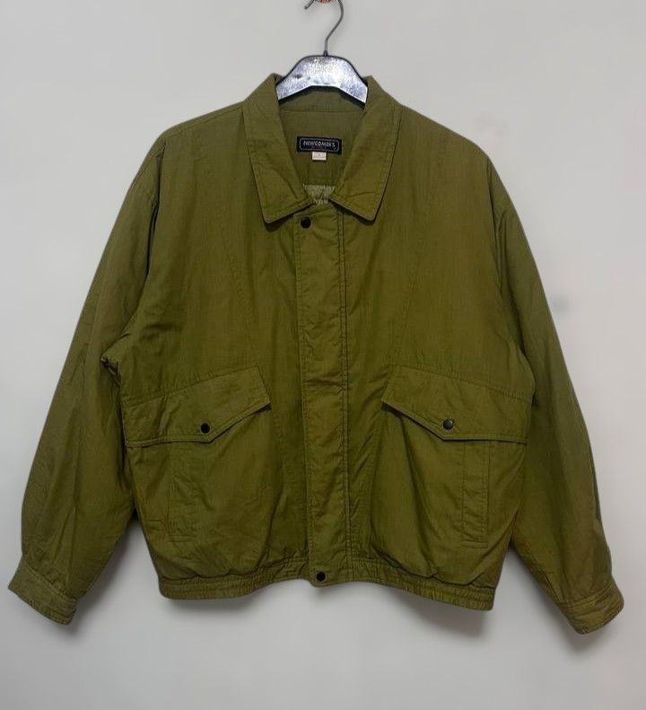 Vintage Newcomer's Olive Green Harrington Bomber Jacket (Category: Coats, Jackets and Outerwear) located in Las Pinas. Submitted by carls_jiaren09 (Listing ID 1466059009, Image 1). Description: Measurements (Laid Flat) Width (Armpit to Armpit): 26 inches (Oversized / Boxy fit) Length (Shoulder to Hem): 27 inches Size on Tag: M (Fits like a Large to XL depending on your preferred fit) Product Details & Features Brand: Newcomer’s Color: Olive Green