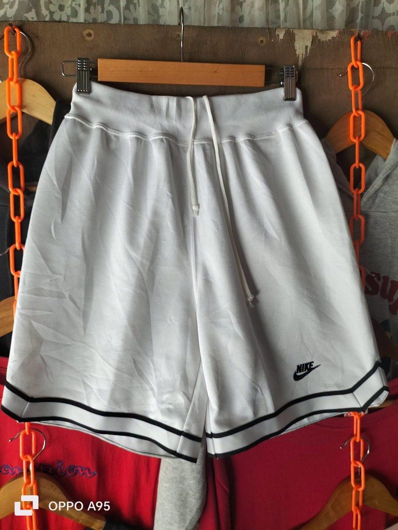vintage nike (Category: Shorts) located in Baler. Submitted by shneyy (Listing ID 1466017542, Image 2). Description: Size: 26-32 .