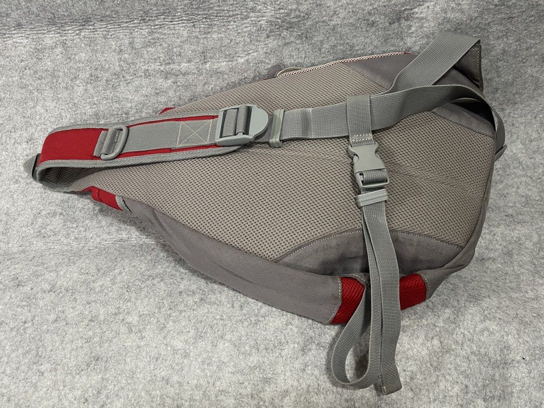 vintage nike (Category: Belt bags, Clutches and Pouches) located in Calamba. Submitted by thriftingoverload (Listing ID 1466076477, Image 2). Description: plus shipping fee.