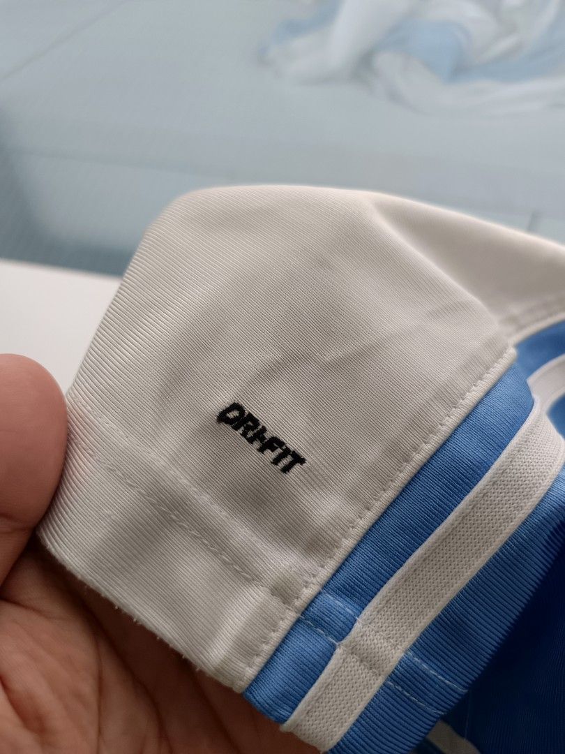 Vintage Nike Jersey (Category: Activewear) located in Taguig. Submitted by oswyn_thrifts (Listing ID 1466152492, Image 3). Description: Nike Vintage Y2k jersey excellent condition no issue XL on tag Dimes: W-24 L-29 1500 asking price still negotiable taguig loc.