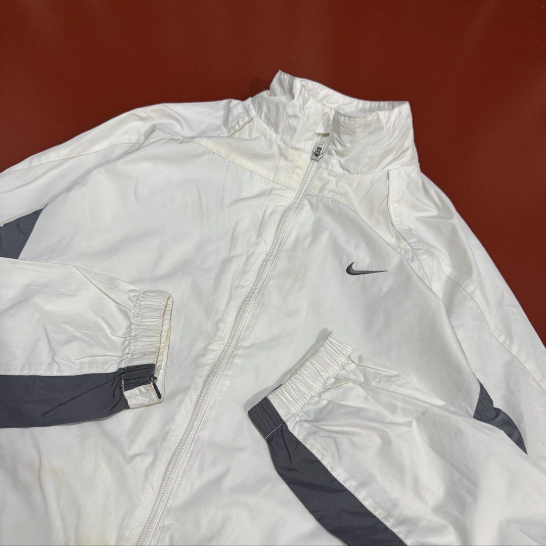 VINTAGE NIKE WINDBREAKER (Category: Coats, Jackets and Outerwear) located in Pasig City. Submitted by buzzthrifty (Listing ID 1466100036, Image 3). Description: SIZE S-M MEN M-L WOMEN EXCELLENT CONDITION WASH ONLY .