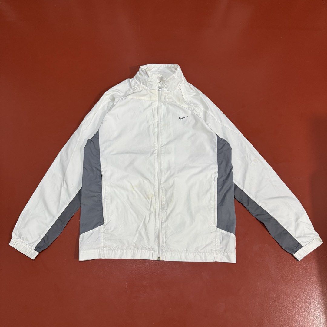 VINTAGE NIKE WINDBREAKER (Category: Coats, Jackets and Outerwear) located in Pasig City. Submitted by buzzthrifty (Listing ID 1466100036, Image 2). Description: SIZE S-M MEN M-L WOMEN EXCELLENT CONDITION WASH ONLY .