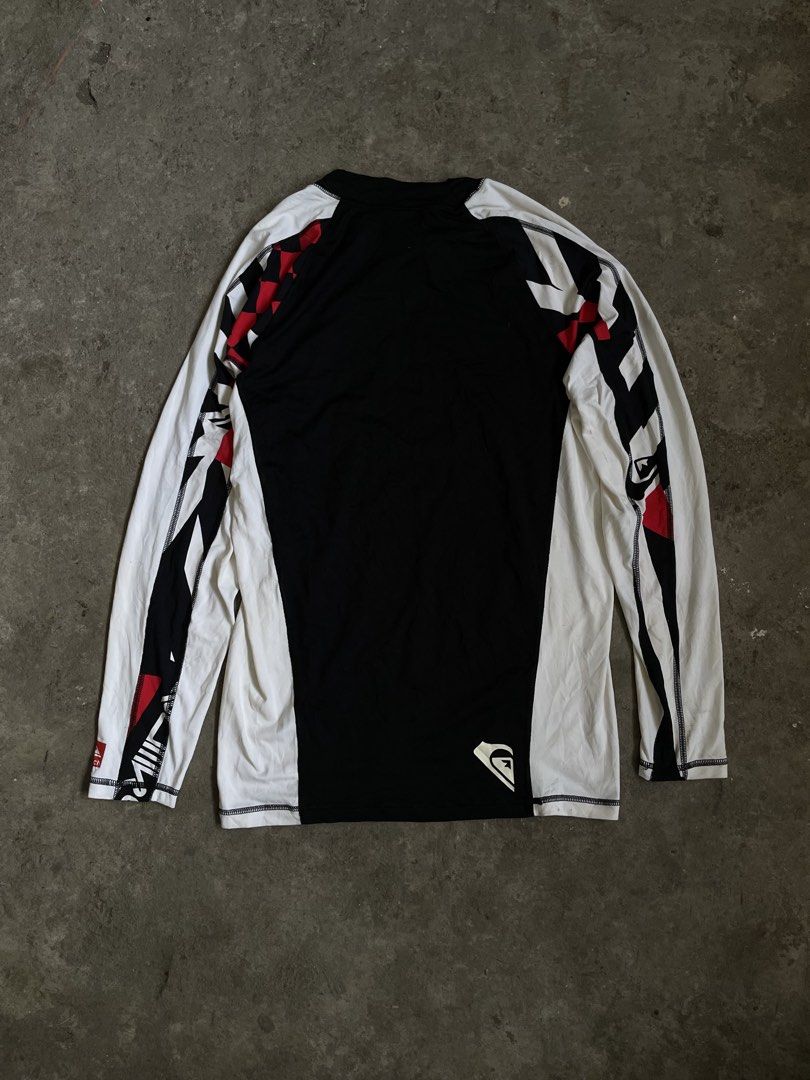 Vintage Quiksilver (Category: Longsleeves) located in Polomolok. Submitted by michaelorodio9504 (Listing ID 1466155231, Image 2). Description: Excellent Size Large 9.5/10 Color rate.