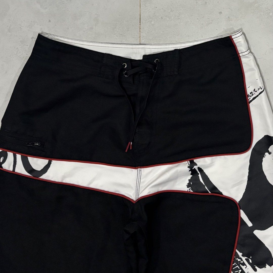 Vintage quiksilver boardshort (Category: Shorts) located in Cebu City. Submitted by florianmiral (Listing ID 1466128385, Image 2). Description: Vintage quiksilver boardshort Excellent condition 32 W 17.5 L 24.