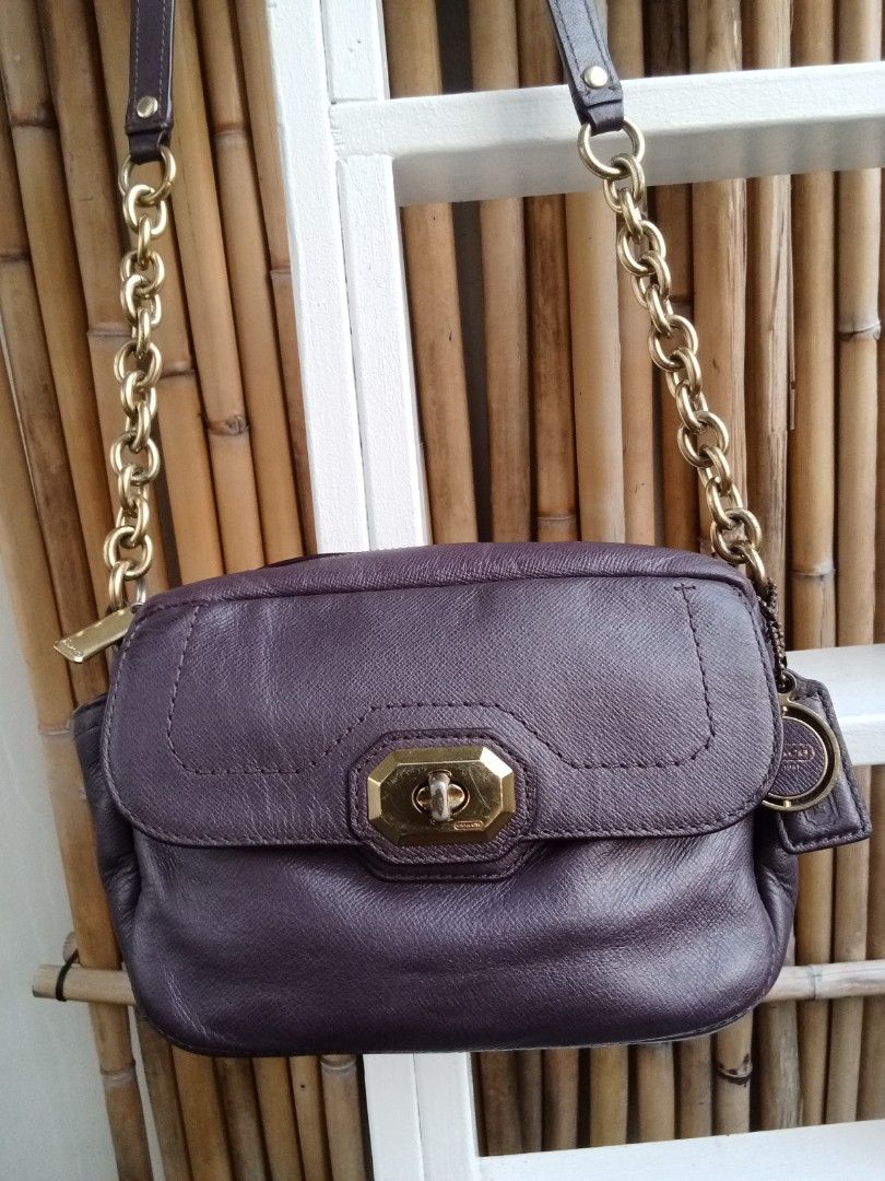 Vintage COACH Campbell Turnlock Leather (Category: Cross-body Bags) located in Quezon City. Submitted by beccathrift (Listing ID 1466107287, Image 2). Description: Authentic vintage COACH Japan sourced Coach Campbell Turnlock Leather Camera Bag is a sophisticated, timeless investment piece. Meticulously preserved for the discerning collector, this vintage silhouette bridges iconic American heritage design with international boutique production. T