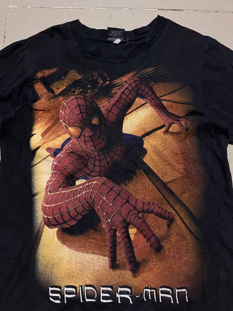 VINTAGE SPIDER MAN TEE (Category: Formal Shirts) located in Valencia. Submitted by hunterxthrifter (Listing ID 1466134353, Image 2). Description: NORMAL SA VINTAGE GRAPHIC SIZE MED COLOR RATE 9/10 GOOD FOR PERSONAL W-21 L-27.