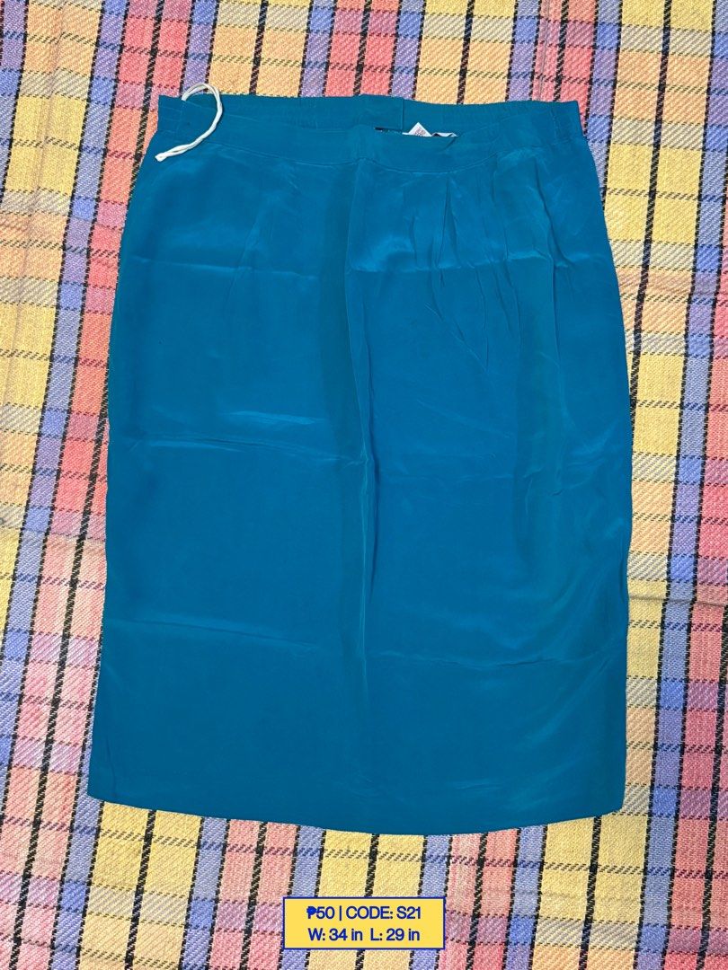 Vintage Teal Midi Skirt (Category: Skirts) located in Baliuag. Submitted by from.linea (Listing ID 1466057467, Image 1). Description: W: 34 in L: 29 in.