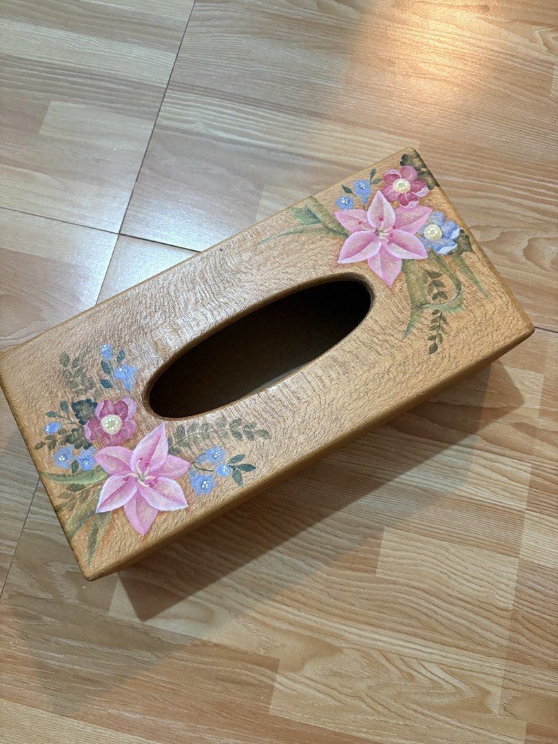 Vintage Tissue Holder (Category: Other Home Decor) located in Calamba. Submitted by jelliaes (Listing ID 1465963626, Image 1). Description: No flaws.
