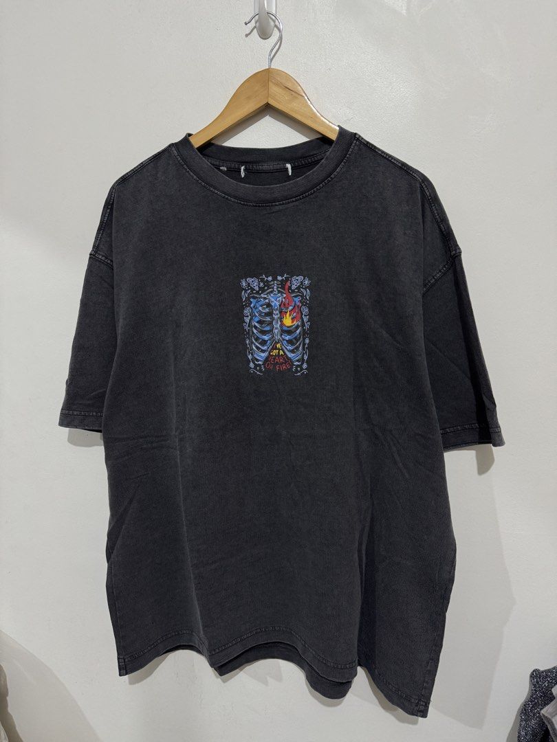 Vintage vibe Shirt (Category: Tshirts & Polo Shirts ) located in Mandaluyong City. Submitted by sale.hm (Listing ID 1466152275, Image 2). Description: Used once, sobrang ganda ng material Vintage vibe Shirt Fits large 24in W x 27.5in L Mandaluyong.