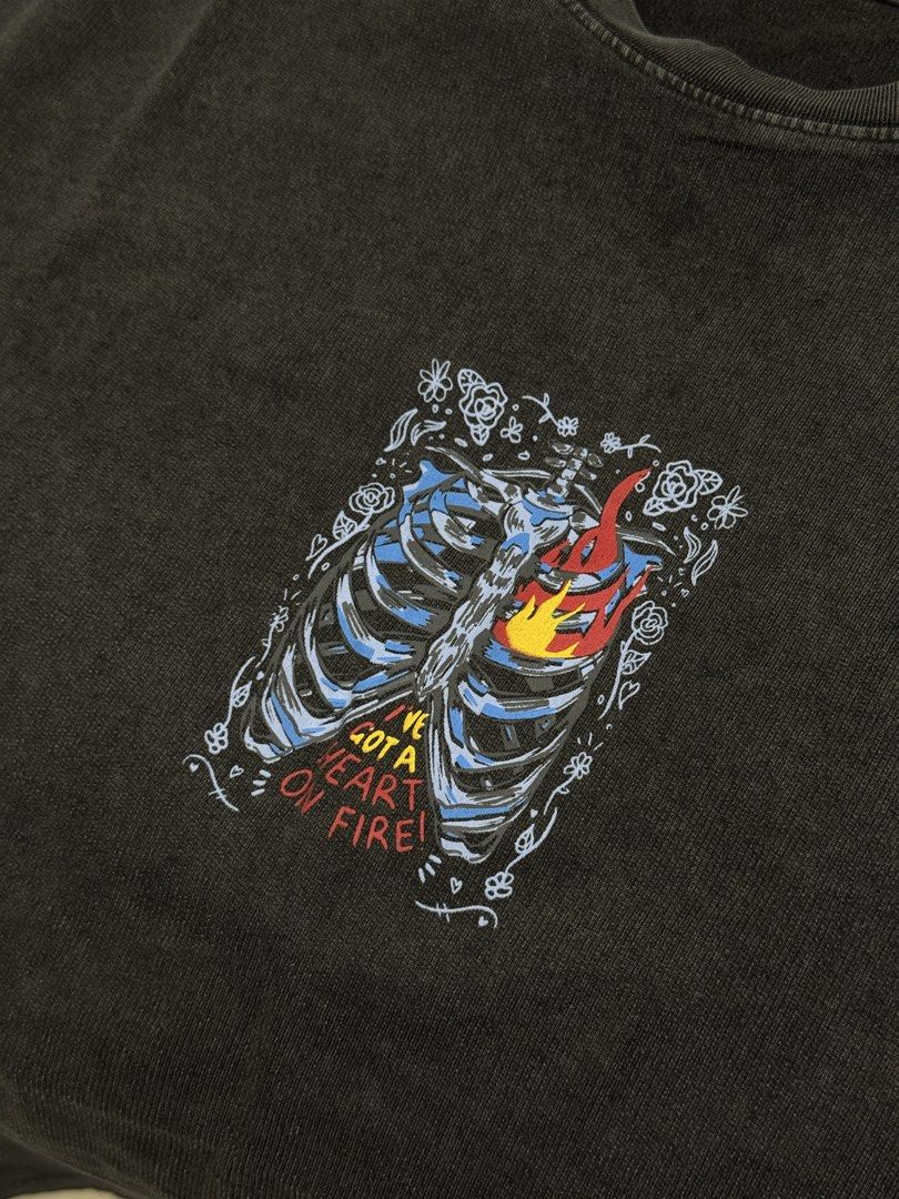 Vintage vibe Shirt (Category: Tshirts & Polo Shirts ) located in Mandaluyong City. Submitted by sale.hm (Listing ID 1466152275, Image 3). Description: Used once, sobrang ganda ng material Vintage vibe Shirt Fits large 24in W x 27.5in L Mandaluyong.