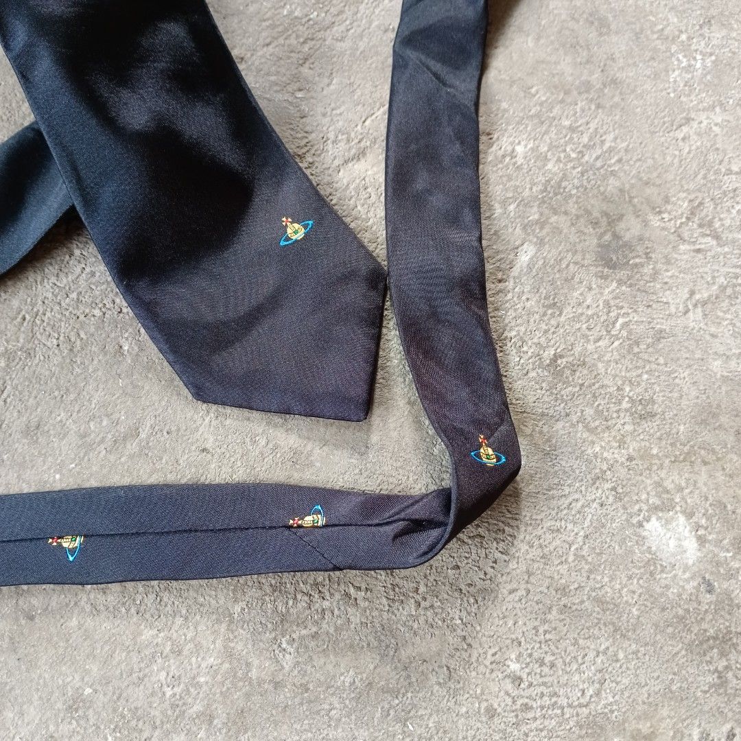 Vivienne Westwood - Necktie (Category: Ties) located in Bacolod City. Submitted by drop.ph (Listing ID 1466043527, Image 3). Description: Vivienne Westwood - Necktie *Colour: Black *Measurements in inches: 3.5-Width, 61-Length *Excellent cloth *loose stitch on tag *Price: 780php *Add SF if outside Bacolod City Note: di yan faded, Sa lighting lang yan.