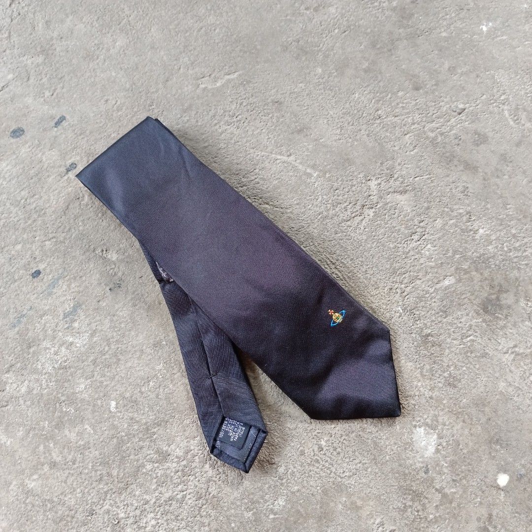 Vivienne Westwood - Necktie (Category: Ties) located in Bacolod City. Submitted by drop.ph (Listing ID 1466043527, Image 2). Description: Vivienne Westwood - Necktie *Colour: Black *Measurements in inches: 3.5-Width, 61-Length *Excellent cloth *loose stitch on tag *Price: 780php *Add SF if outside Bacolod City Note: di yan faded, Sa lighting lang yan.