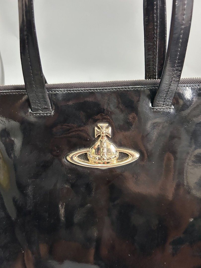 Vivienne westwood bag (Category: Tote Bags) located in Santa Rosa. Submitted by _ba_mo_si_ (Listing ID 1466030078, Image 3). Description: Bag only Plus sf.
