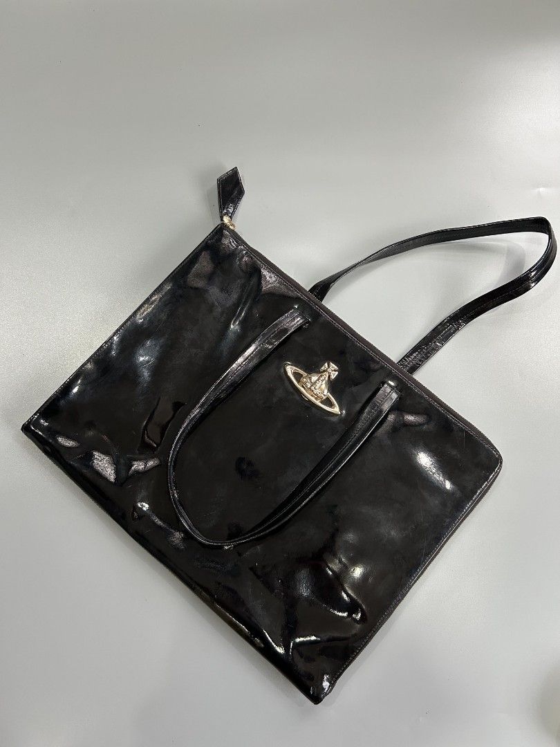 Vivienne westwood bag (Category: Tote Bags) located in Santa Rosa. Submitted by _ba_mo_si_ (Listing ID 1466030078, Image 1). Description: Bag only Plus sf.