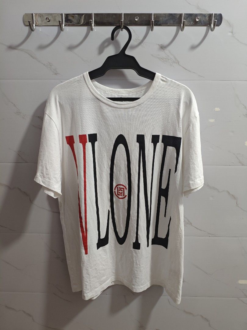 Vlone Dragon V Graphic Men Tshirt (Category: Tshirts & Polo Shirts ) located in Baguio. Submitted by jayjay_apparel01 (Listing ID 1466023888, Image 1). Description: Vlone Dragon V Graphic Men Tshirt Color Rate 9.5/10 Flaw Minimal Crackprints With Washtag Makapal Tela Cotton Machine Washed Size Large Dimes 21 Width 28 Length Price P299.