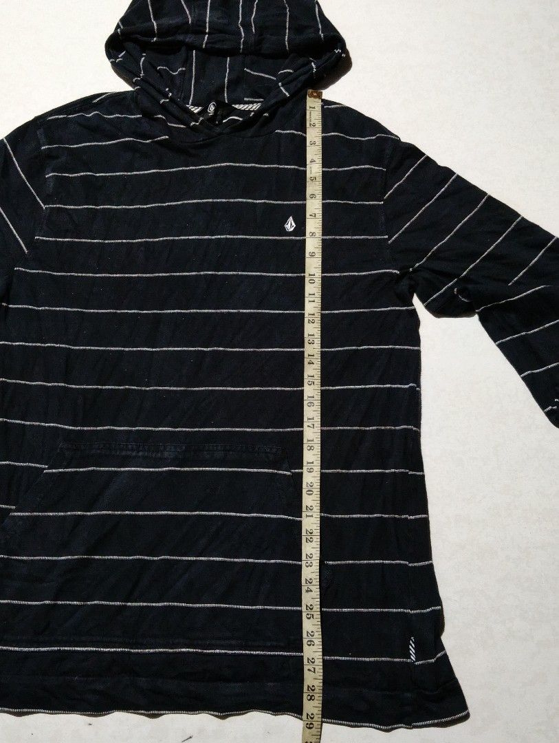 Volcom (Category: Coats, Jackets and Outerwear) located in Ajuy. Submitted by aljohndalumpines88 (Listing ID 1466067008, Image 3). Description: no issue.