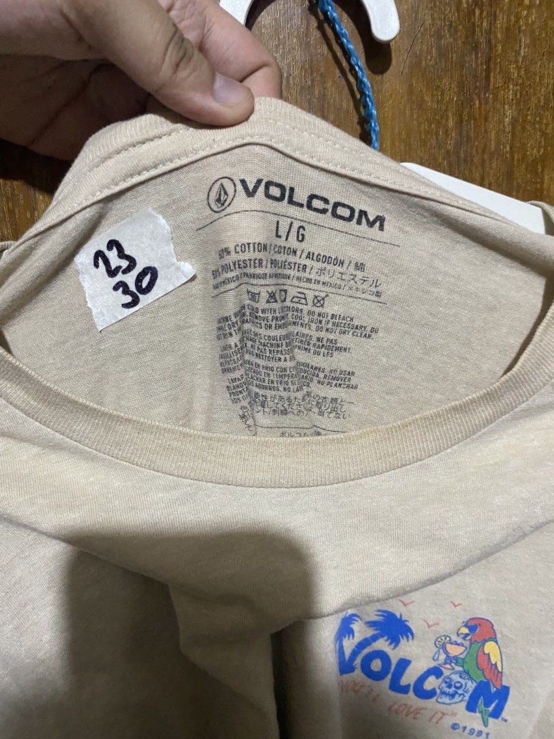 Volcom Long Sleeve Graphic T-Shirt (Category: Tshirts & Polo Shirts ) located in Imus. Submitted by frootiloots4103 (Listing ID 1466029864, Image 2). Description: Tan long sleeve shirt from Volcom. Size large, relaxed fit. Cotton blend material. Small graphic logo on the front chest and a larger tropical parrot and skull graphic print on the back. Crew neck collar. Tag reads L slash G. -23x30 OPEN FOR NEGO (best if aspack) 📍Imus, Cavite 4103 Can
