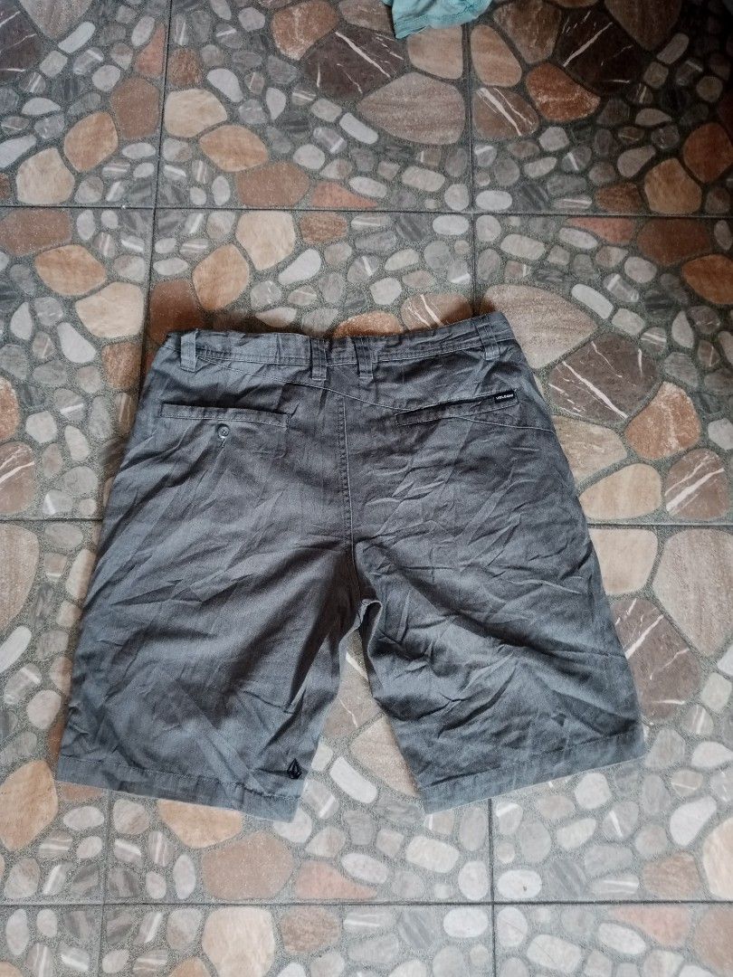 Volcom True to this walk short. (Category: Shorts) located in Dasmarinas. Submitted by francoprancisco (Listing ID 1466030352, Image 2). Description: Volcom True to this walk short med 32-33 x 20 dimes lighweight/recycled polyster materials. excellent cond 450 plus sfee cavite loc..