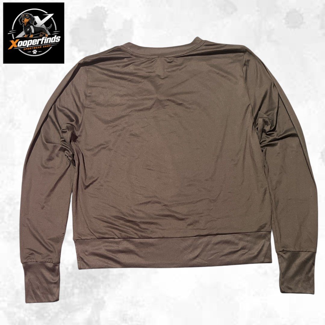 Vuori daydream crew medium (Category: Activewear) located in Iba. Submitted by xooperfindslb (Listing ID 1466095605, Image 3). Description: Vuori daydream crew Color : prune Medium on tag Can pass as new No sign of use. .