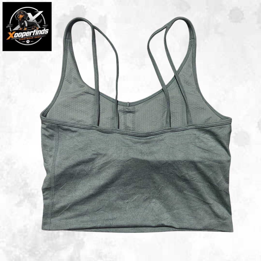 Vuori halo performance crop top small (Category: Activewear) located in Iba. Submitted by xooperfindslb (Listing ID 1466099571, Image 2). Description: Vuori halo performance crop top Smoke blue ( not sure sa exact color code) small Issue : unstitched seam sa likod part Offer if interested.