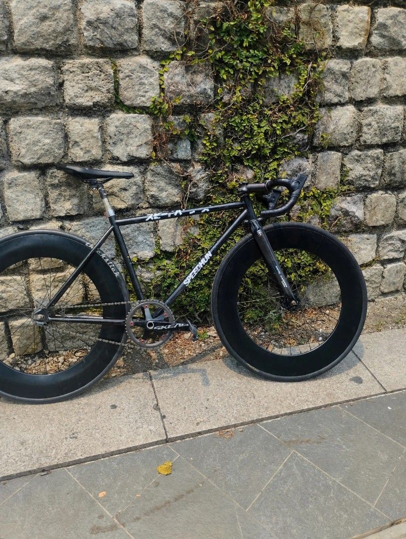 wheelset fixie (Category: Bicycles) located in Ampang. Submitted by faris121016 (Listing ID 1466111421, Image 2). Description: wheelset fixie 88mm hub legend 32/32 condition 9/10 include adapter.