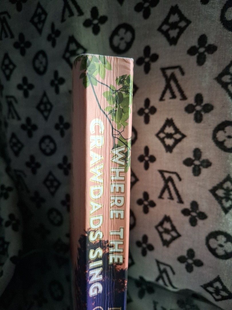 Where the crowdads sing by Delia Owens (Category: Storybooks) located in Puerto Princesa. Submitted by beepbobib (Listing ID 1463887978, Image 2). Description: Please keep in mind that these are second-hand books, so kindly manage your expectations. ⭐️ I can send more pictures upon request. ⭐️ Payment-first policy. ⭐️ No rush shipping, please. ⭐️ The miner will shoulder the shipping fee (SF). Our courier is J&T ⭐️can do meet up in : SM Puerto Pri